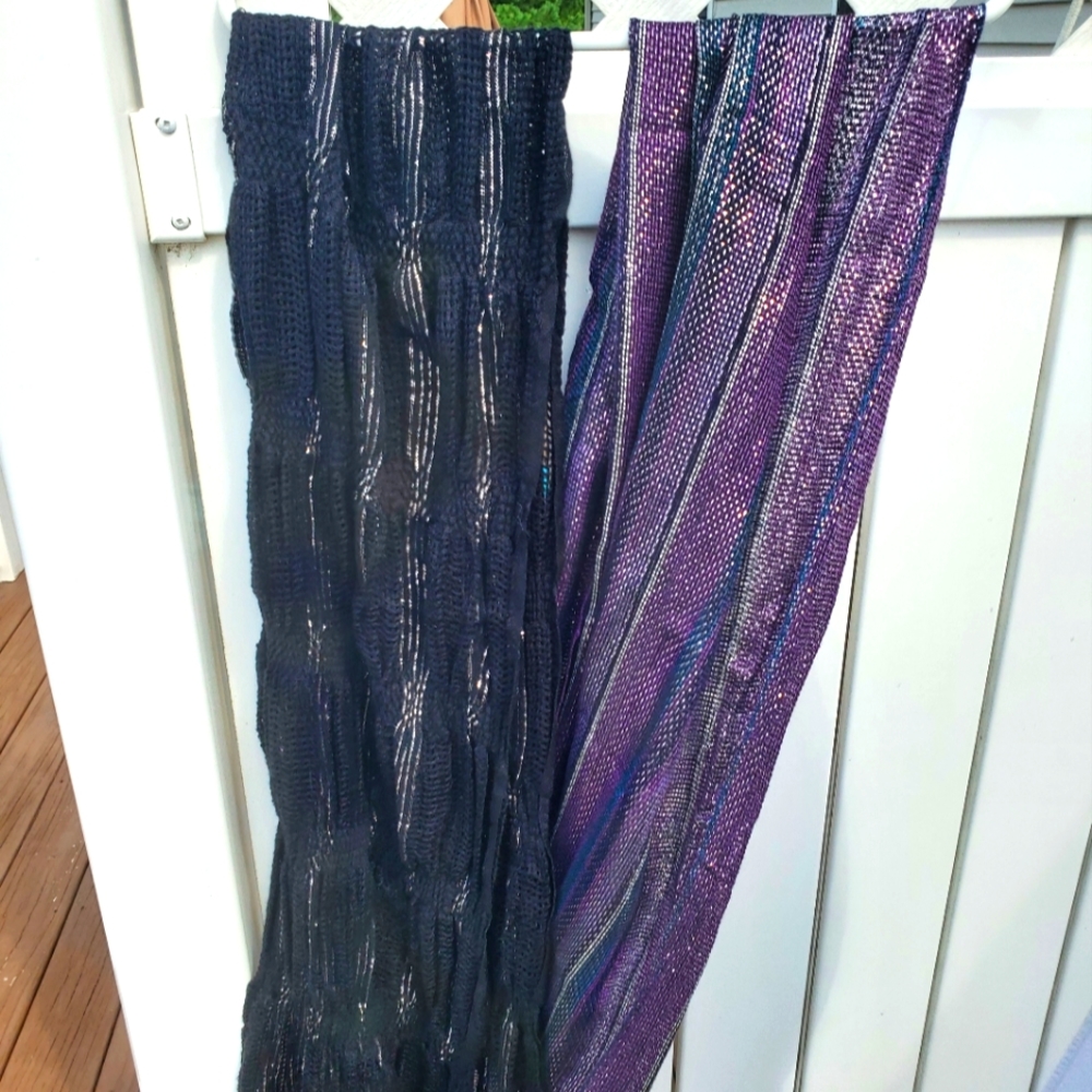 2 scarves 🧣💜🖤